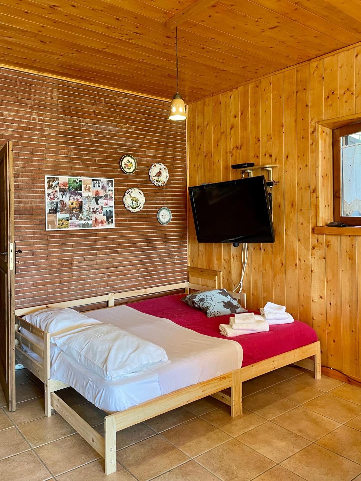 Chalet Natura La Taverna Dei 3 Porcellini Cavaliere  Экстерьер фото